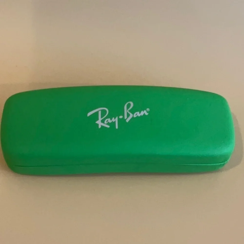 Ray Ban kids glass case green